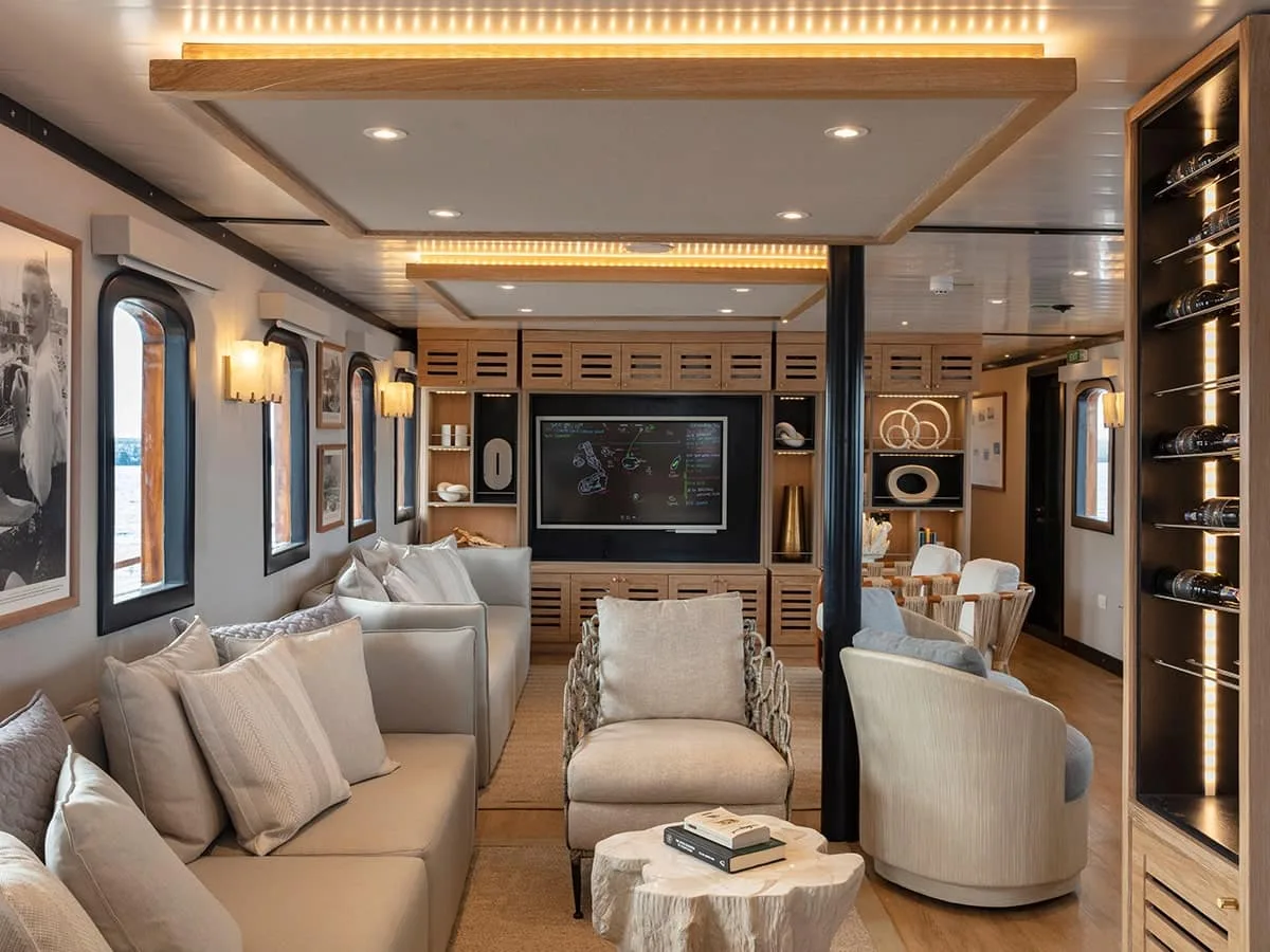 The salon aboard the Grace, Quasar Expeditions