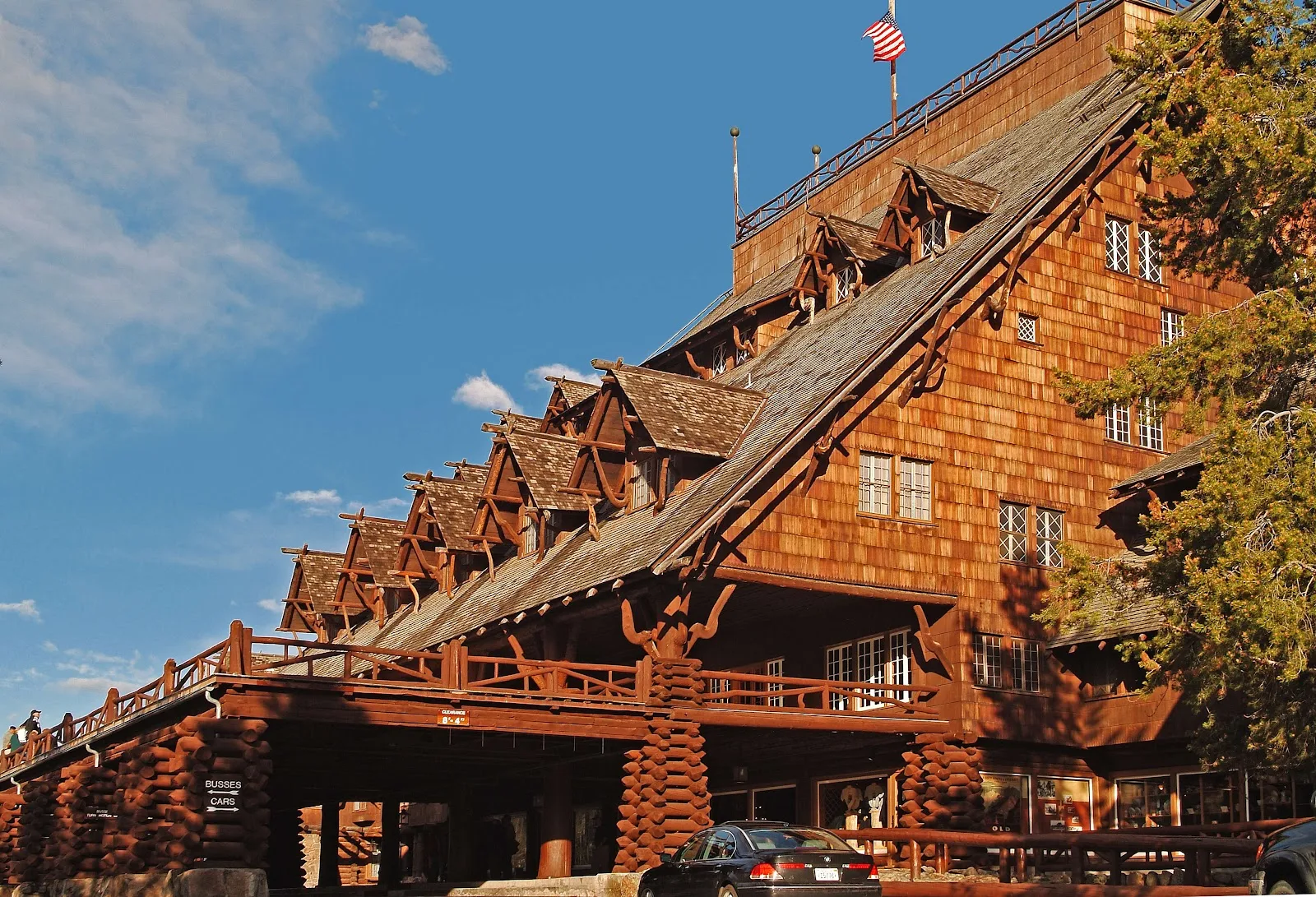 The log facade of the Old Faithful Inn, Yellowstone